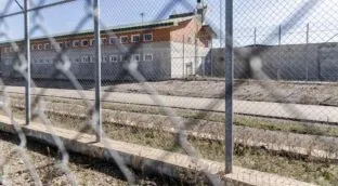 Prisiones destituye al director de Estremera tras las denuncias por el trato de favor a su mujer