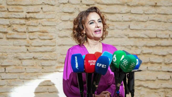 Montero asegura que el Gobierno y el PSOE «no se van a dejar chantajear por nadie»