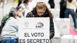 Los ecuatorianos rechazan en referéndum las cuatro propuestas de Noboa