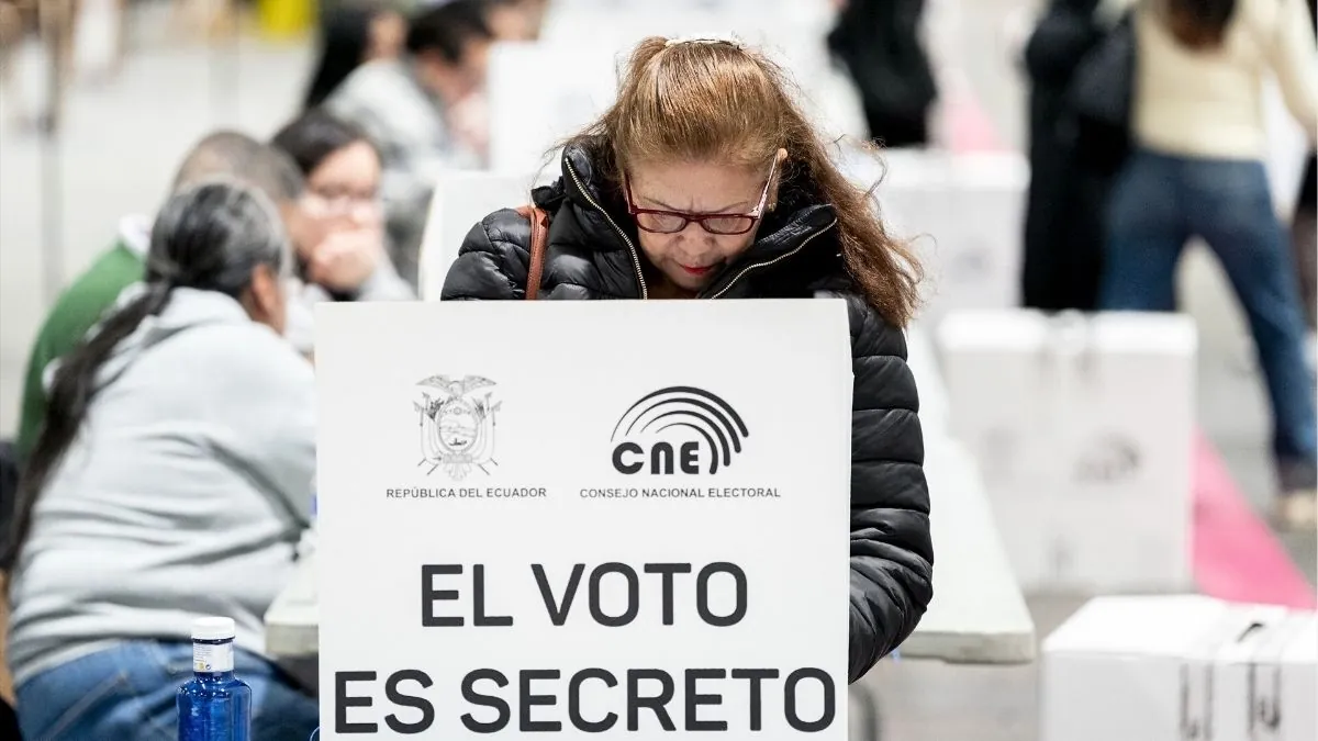 Los ecuatorianos rechazan en referéndum las cuatro propuestas de Noboa