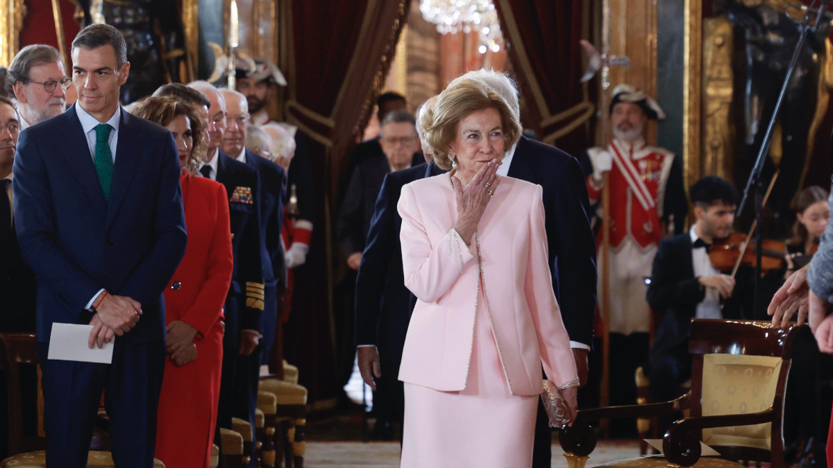 El rey Felipe se pone tierno con su madre: «Gracias por su compromiso sostenido»