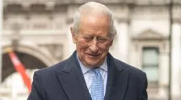 Carlos III evita al Parlamento y ordena personalmente la retirada del título de Andrés