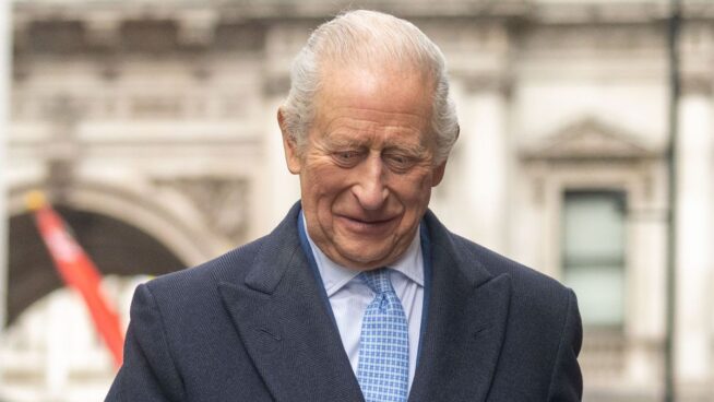 Carlos III evita al Parlamento y ordena personalmente la retirada del título de Andrés