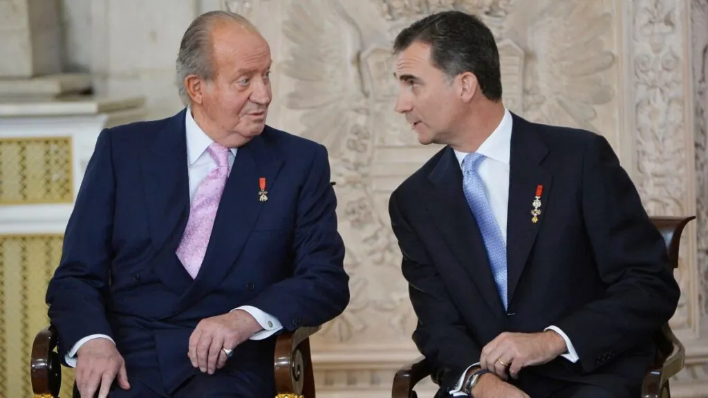 El rey emérito Juan Carlos I junto al rey Felipe VI.