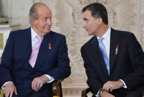El rey emérito agradece a los que le apoyaron hace 50 años y pide lo mismo para Felipe VI