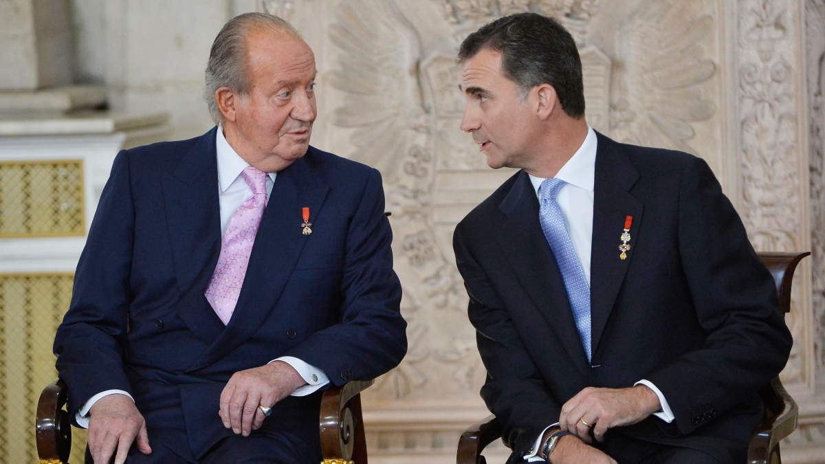 El rey emérito agradece a los que le apoyaron hace 50 años y pide lo mismo para Felipe VI