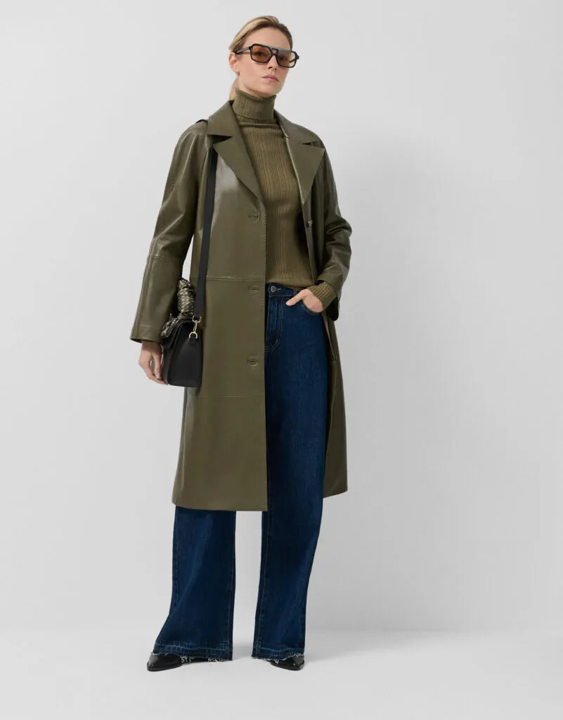 Abrigo de cuero verde de Roberto Verino. (PVP: 636€)