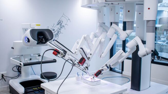 Madrid estrena los primeros robots Da Vinci de España con Quirónsalud