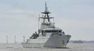 La OTAN y el Reino Unido vigilan dos buques de guerra rusos en el canal de la Mancha