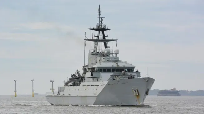 La OTAN y el Reino Unido vigilan dos buques de guerra rusos en el canal de la Mancha