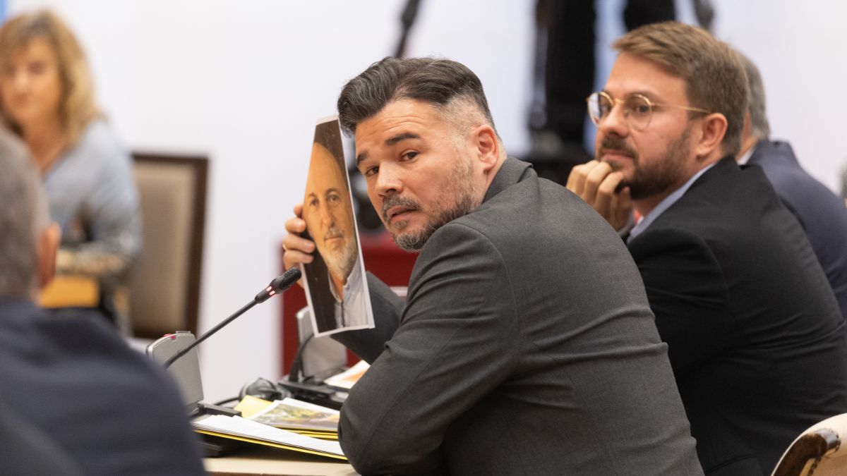 La izquierda tilda de «psicópata y homicida» a Mazón: «Ojalá pague con la cárcel»