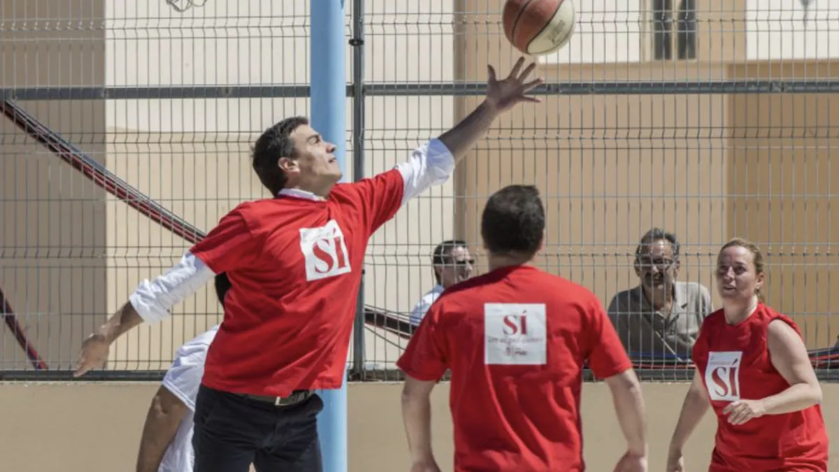 España, de récord: los mandatarios más altos, presentadores más guais y un trasplante facial