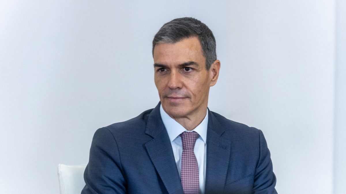 Sánchez llama a defender «el milagro» de la democracia ante los que idealizan el franquismo