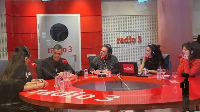 Sánchez, en RNE: «Me reservé una hora para escuchar el disco de Rosalía, una maravilla»