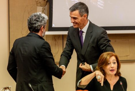 Sánchez defiende la libertad de prensa al presentar la serie sobre el 23-F