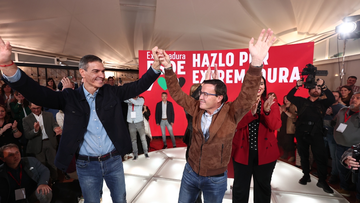 Sánchez apoya a Gallardo y afirma que supone estabilidad frente a las «mentiras» del PP