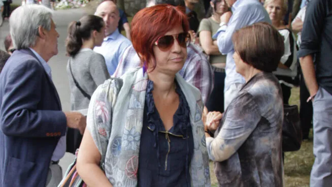 La sencilla infancia de Sandra, hija de Amancio Ortega y su ex, en un instituto público de Galicia