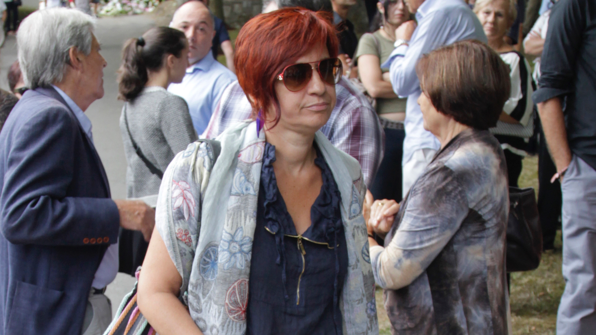 La sencilla infancia de Sandra, hija de Amancio Ortega y su ex, en un instituto público de Galicia