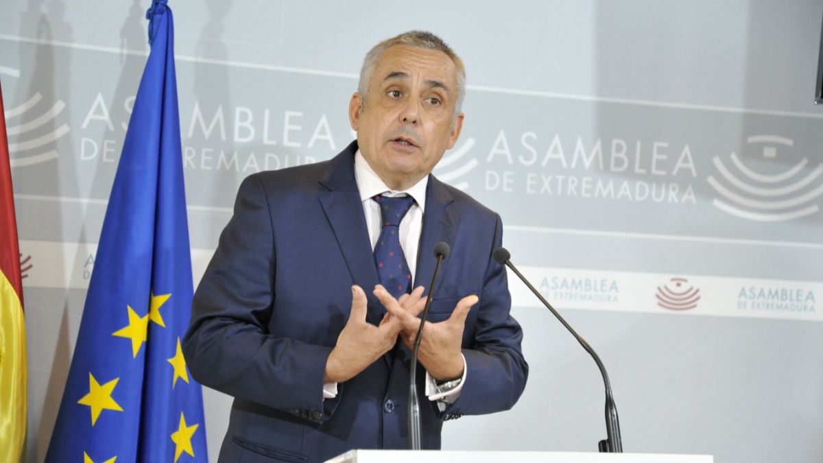 El senador de Vox no se descarta como candidato en las elecciones de Extremadura