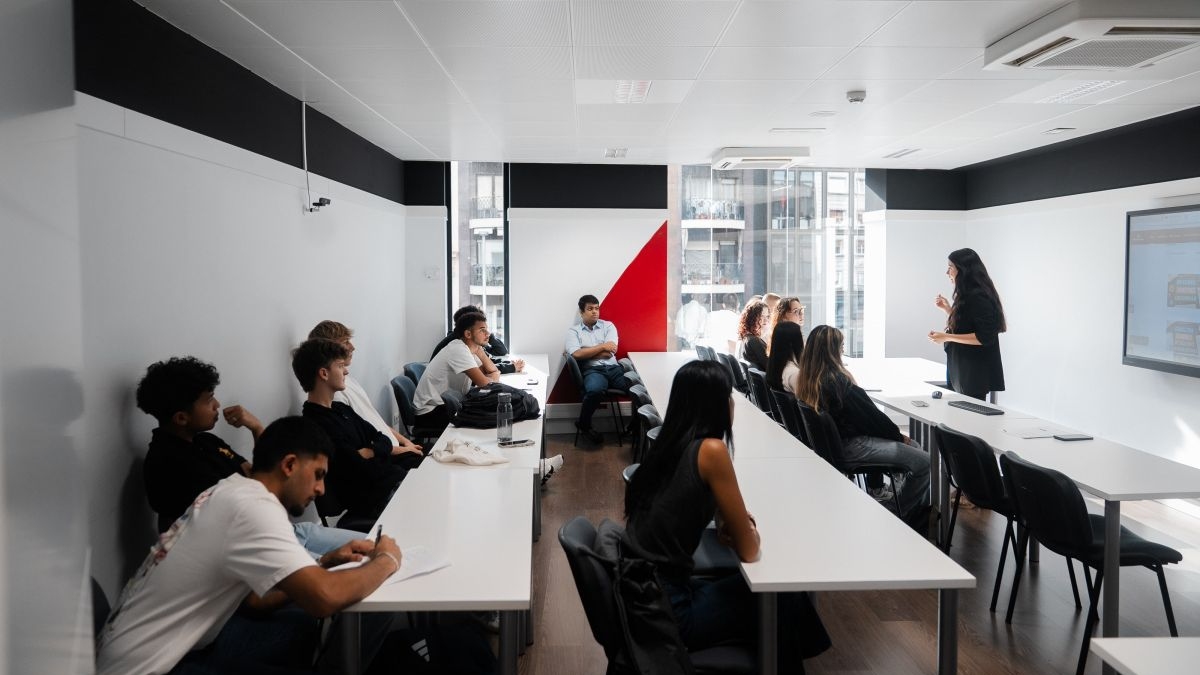 GBSB Global revalida la calificación de 5 estrellas de QS Stars