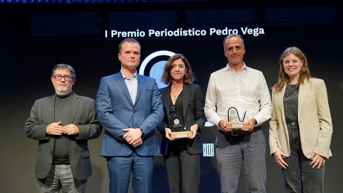 La sociedad civil catalana homenajea a Pedro Vega en el premio que lleva su nombre