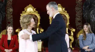 «Thank you»: la barrera del idioma que la reina Sofía no ha podido romper con su hijo Felipe VI
