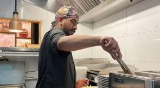 Roger Amaury, cocinero: «La sopa colombiana calienta el cuerpo y previene resfriados»