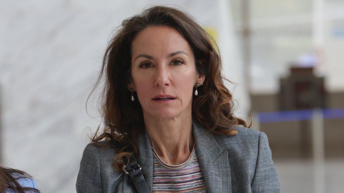 Telma Ortiz triunfa como ‘asesora sénior’ en Colombia en su viaje de negocios con Calviño