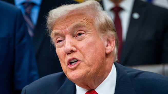 Trump reitera su «obligación» de demandar a la BBC para evitar que vuelva a ocurrir