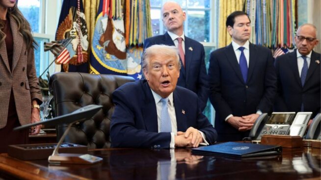 Trump asegura que firmaría la ley para publicar los archivos de Epstein