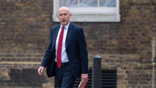 Reino Unido acusa a un buque ruso de apuntar con láser a aviones británicos