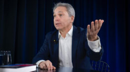 Vicente Vallés, sobre el nuevo horario de su mujer en Telecinco: «No vemos a nuestro hijo»