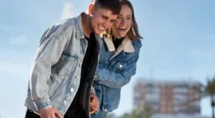 La presión por perder la virginidad: el debate que reabre el testimonio de Ana Mena