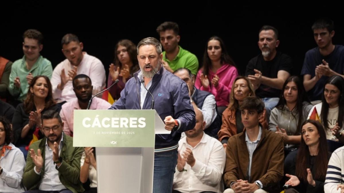 Abascal critica a Guardiola por querer «pactar con todos menos con Vox» en Extremadura