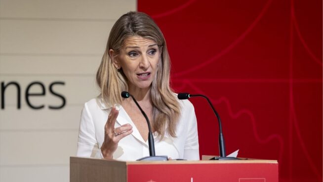 Trabajo califica de «indecente» el ERE en Telefónica, de la que el Estado tiene un 10%