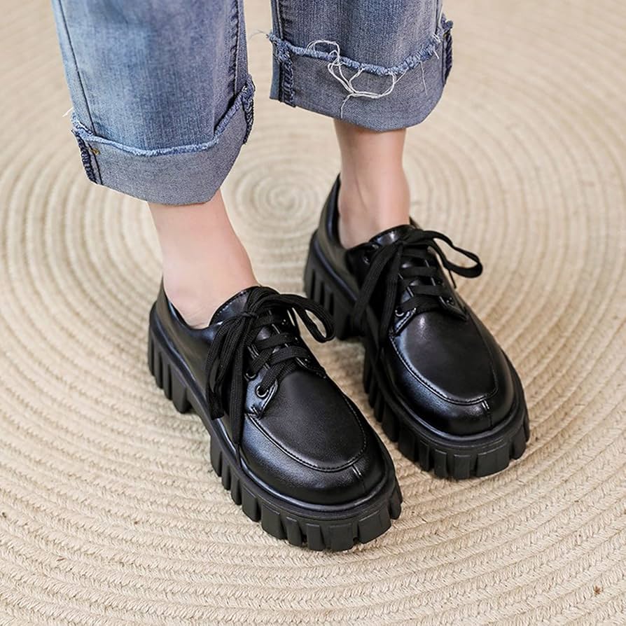 Zapato negro con maxi suela de Alexandria Cruz