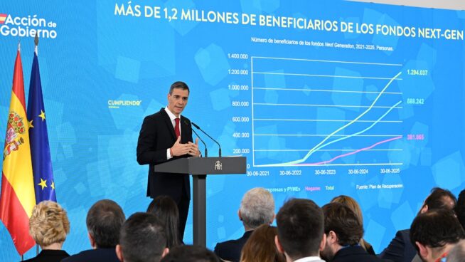 Más asesores que periodistas en un balance de año de Sánchez que terminó entre aplausos