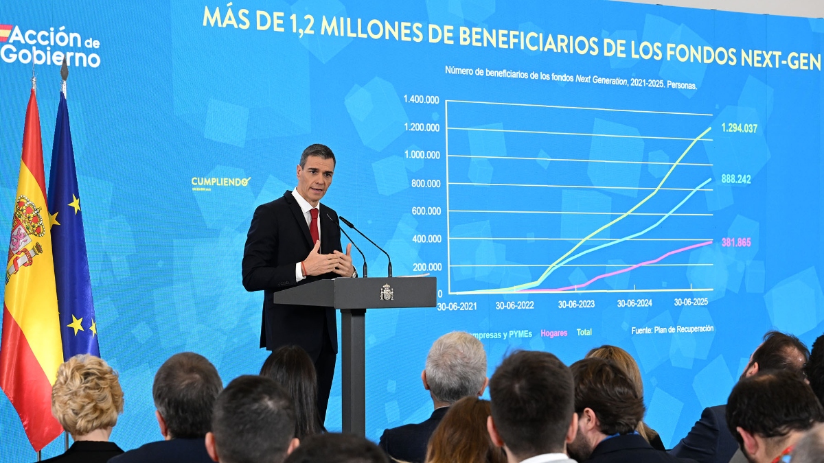 Más asesores que periodistas en un balance de año de Sánchez que terminó entre aplausos