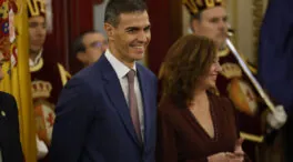 Sánchez y Feijóo se acusan mutuamente de incumplir la Constitución en un acto sin Vox