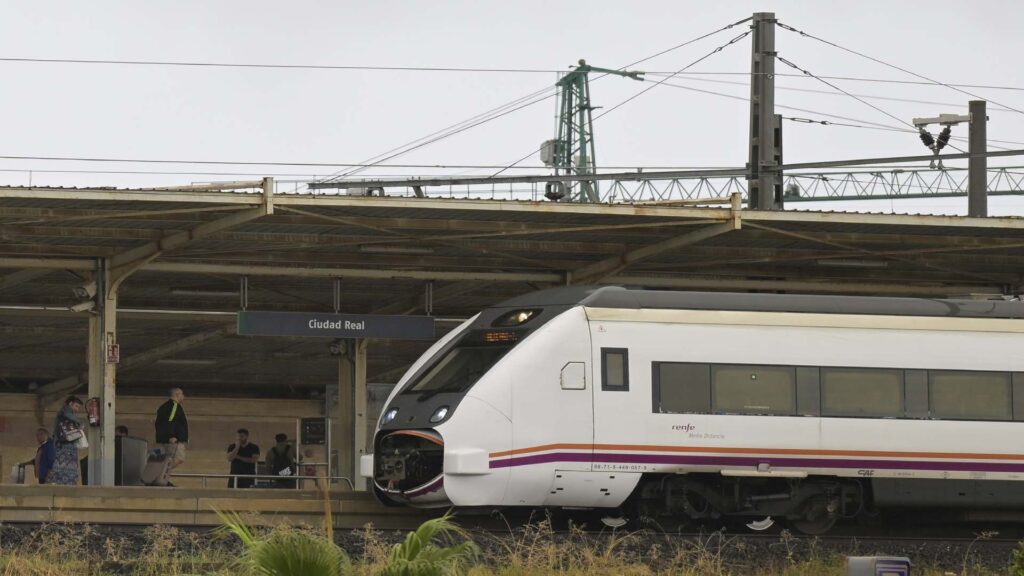 Un tren de media distancia. RTVE