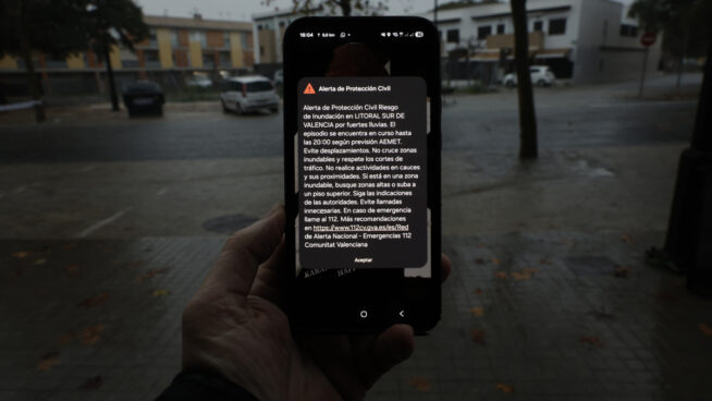 La Aemet eleva a rojo el aviso por lluvias en Valencia y la Generalitat emite un EsAlert