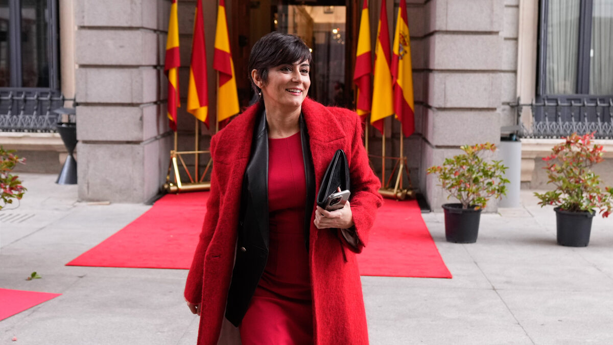 El Gobierno anuncia 13.000 millones para vivienda y pide ayuda a Junts para legislar