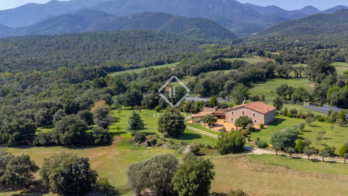 Las tradicionales masías catalanas se reconvierten en villas de lujo para extranjeros