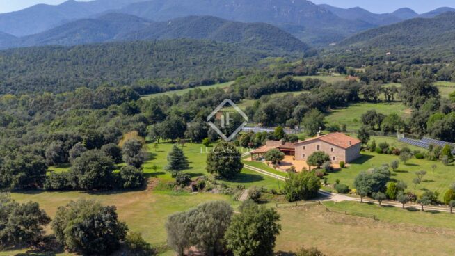 Las tradicionales masías catalanas se reconvierten en villas de lujo para extranjeros