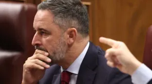 Vox trasladó a Revuelta su malestar por la cercanía a Hazte Oír: «¿Qué coño es esto?»