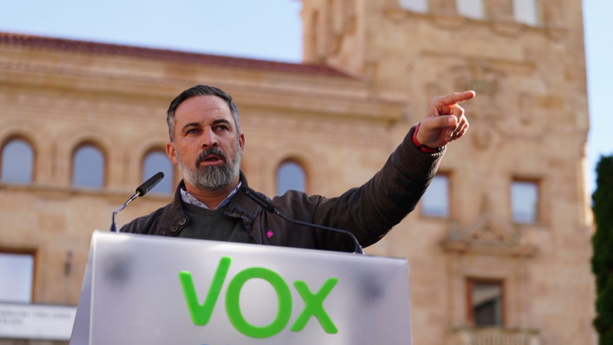 Abascal advierte del «colapso de la mafia» y exige una moción de censura