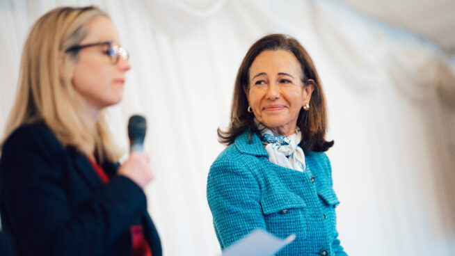 Un estudio de Santander revela que tres de cada cuatro españoles participarían en cursos de educación financiera