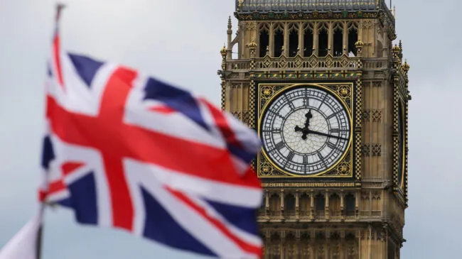 Reino Unido retira a su personal diplomático de Irán por la crisis de seguridad con EEUU