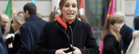 Mónica García plantea una ley para limitar las privatizaciones sanitarias