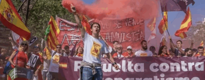 Estalla la guerra entre Vox y Revuelta, la asociación juvenil que nació a su amparo